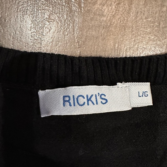 Ricki’s sweater - Picture 3 of 4